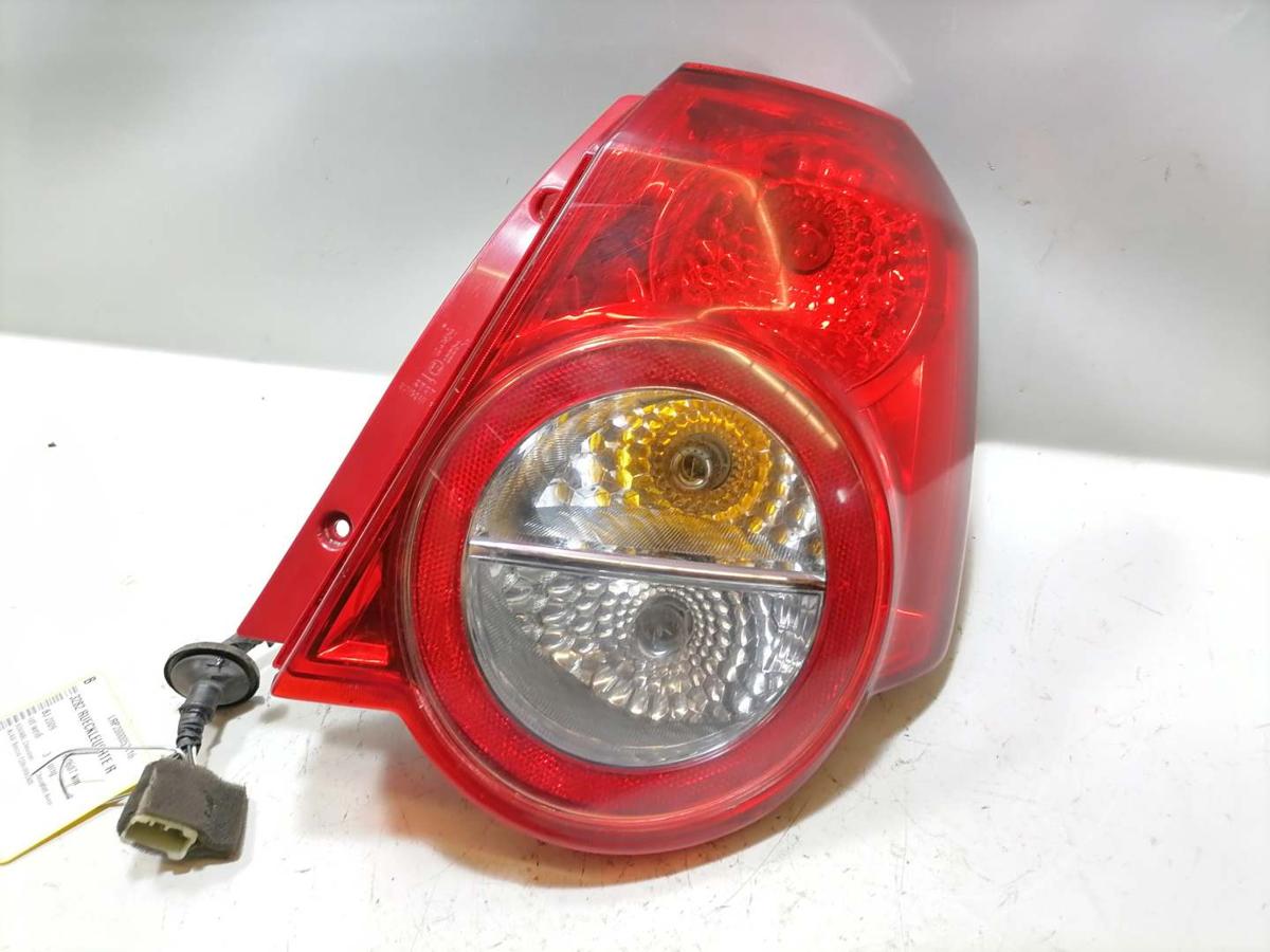 Chevrolet Aveo original R&uuml;cklicht R&uuml;ckleuchte Heckleuchte rechts rot wei&szlig; BJ09